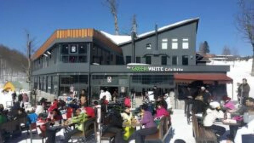 The Green White Cafe Bistro: Doğanın Ritmiyle Yaşayan Bir Mekân